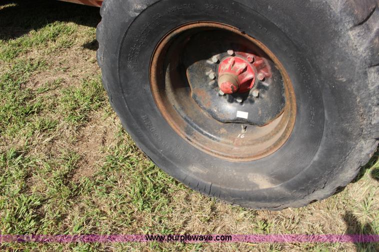 image for item K1077 1982 Massey-Ferguson 860 combine