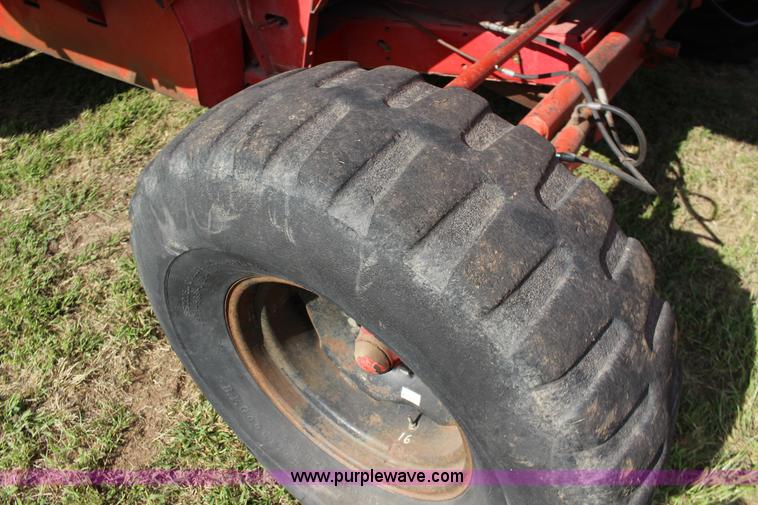 image for item K1077 1982 Massey-Ferguson 860 combine