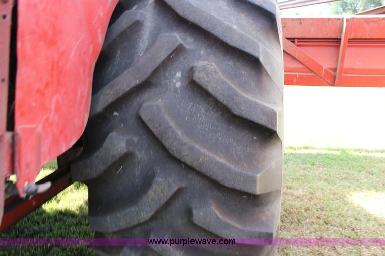 image for item K1077 1982 Massey-Ferguson 860 combine