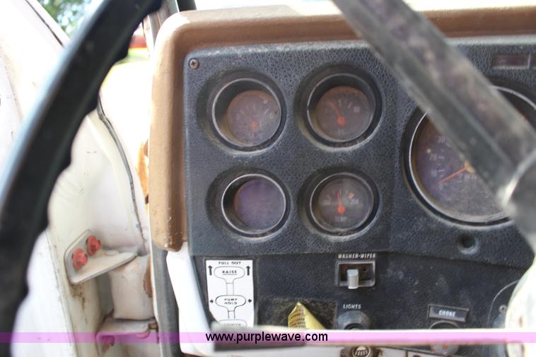 image for item K1078 1974 Chevrolet C60 grain truck