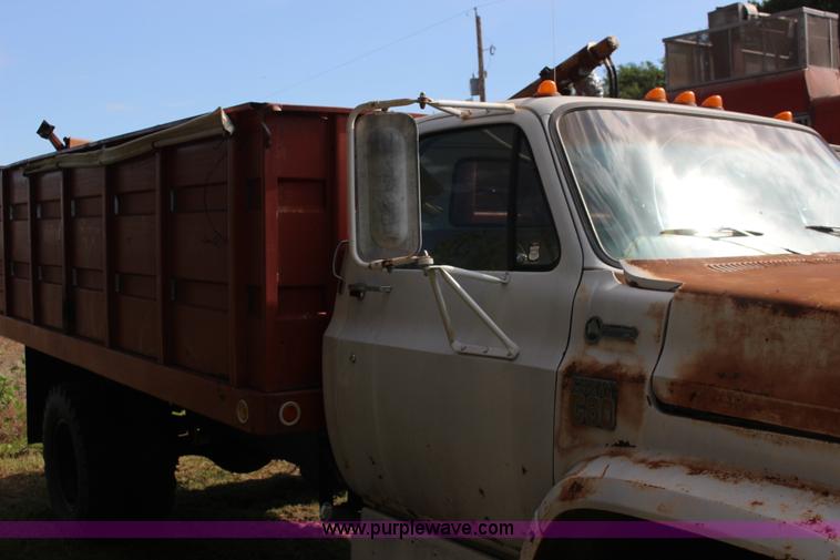 image for item K1078 1974 Chevrolet C60 grain truck