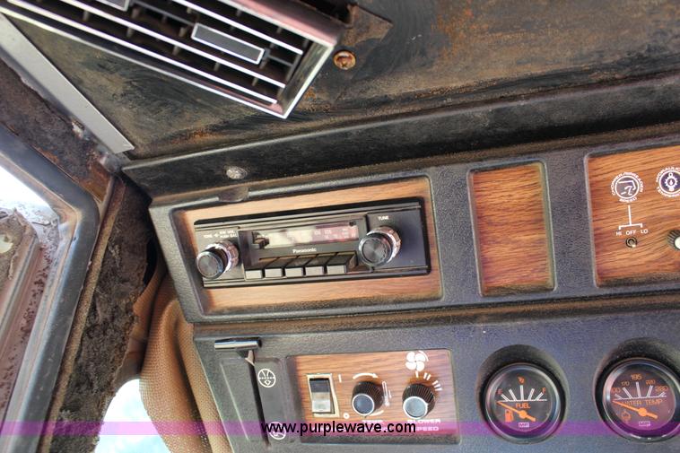 image for item K1079 1984 Massey-Ferguson 860 combine