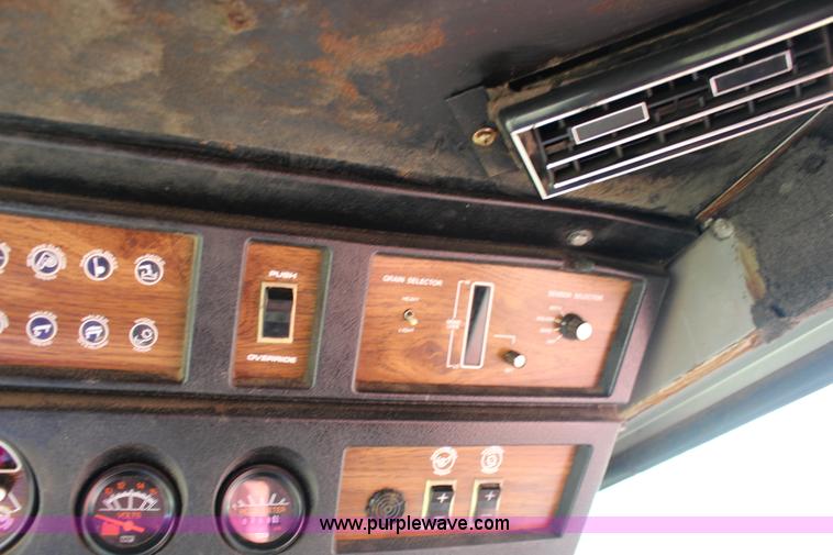 image for item K1079 1984 Massey-Ferguson 860 combine