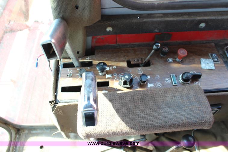 image for item K1079 1984 Massey-Ferguson 860 combine