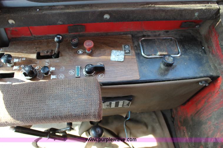 image for item K1079 1984 Massey-Ferguson 860 combine