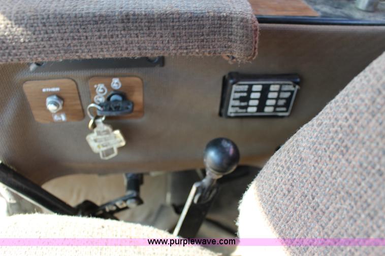 image for item K1079 1984 Massey-Ferguson 860 combine