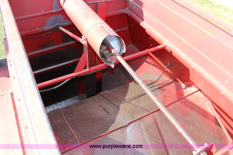 image for item K1079 1984 Massey-Ferguson 860 combine