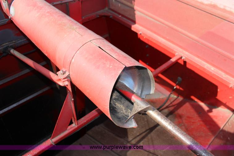 image for item K1079 1984 Massey-Ferguson 860 combine