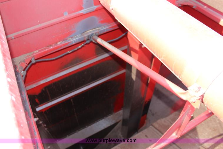 image for item K1079 1984 Massey-Ferguson 860 combine