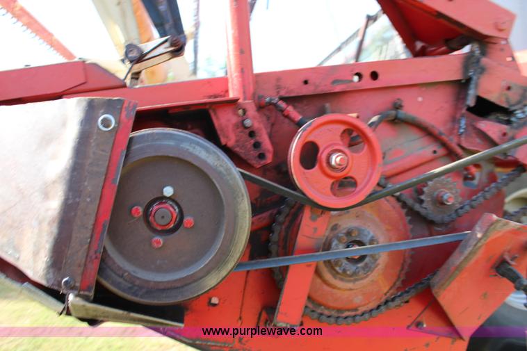 image for item K1079 1984 Massey-Ferguson 860 combine