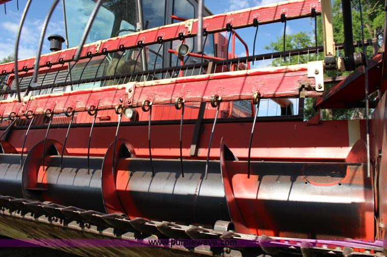 image for item K1079 1984 Massey-Ferguson 860 combine