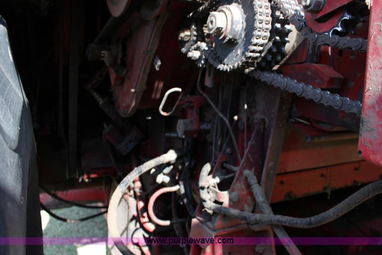 image for item K1079 1984 Massey-Ferguson 860 combine