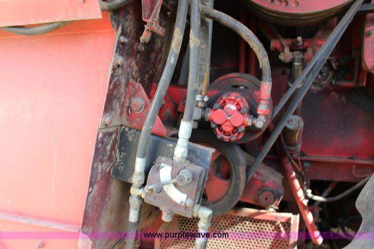 image for item K1079 1984 Massey-Ferguson 860 combine