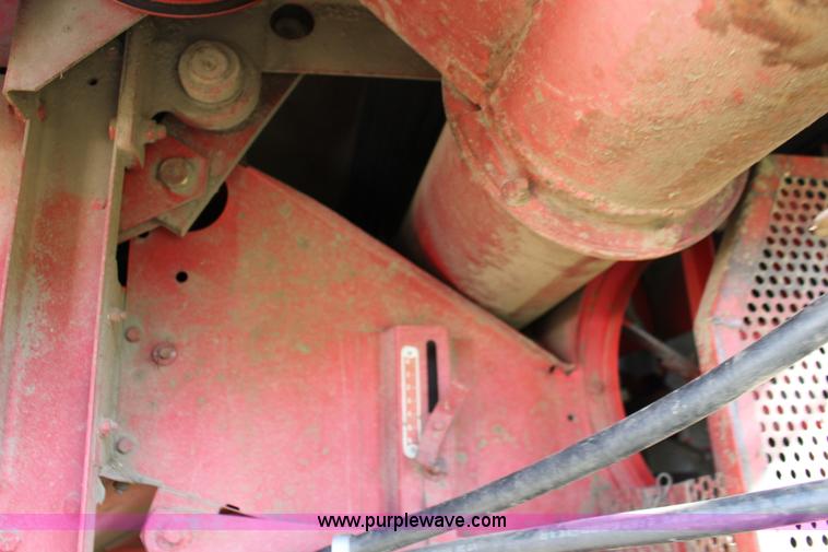 image for item K1079 1984 Massey-Ferguson 860 combine