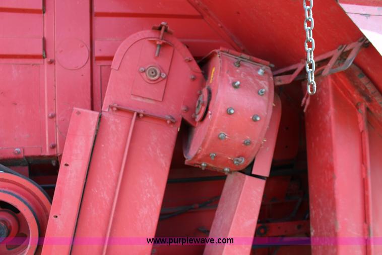 image for item K1079 1984 Massey-Ferguson 860 combine