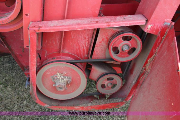 image for item K1079 1984 Massey-Ferguson 860 combine