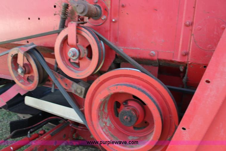 image for item K1079 1984 Massey-Ferguson 860 combine