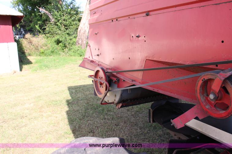 image for item K1079 1984 Massey-Ferguson 860 combine