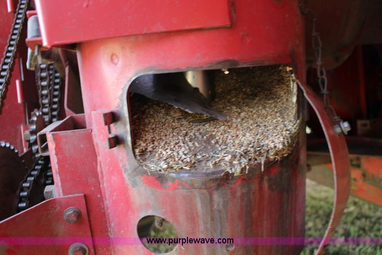 image for item K1079 1984 Massey-Ferguson 860 combine