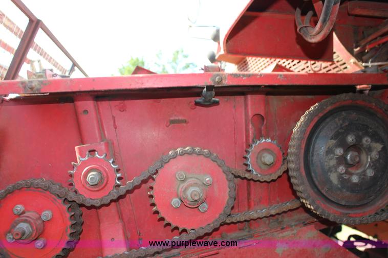 image for item K1079 1984 Massey-Ferguson 860 combine