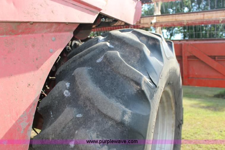 image for item K1079 1984 Massey-Ferguson 860 combine