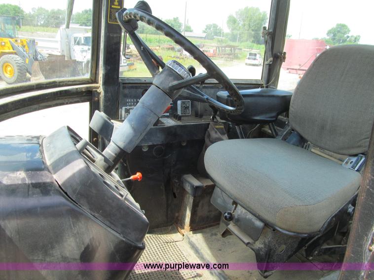 image for item K6264 1977 John Deere 8630 4WD tractor