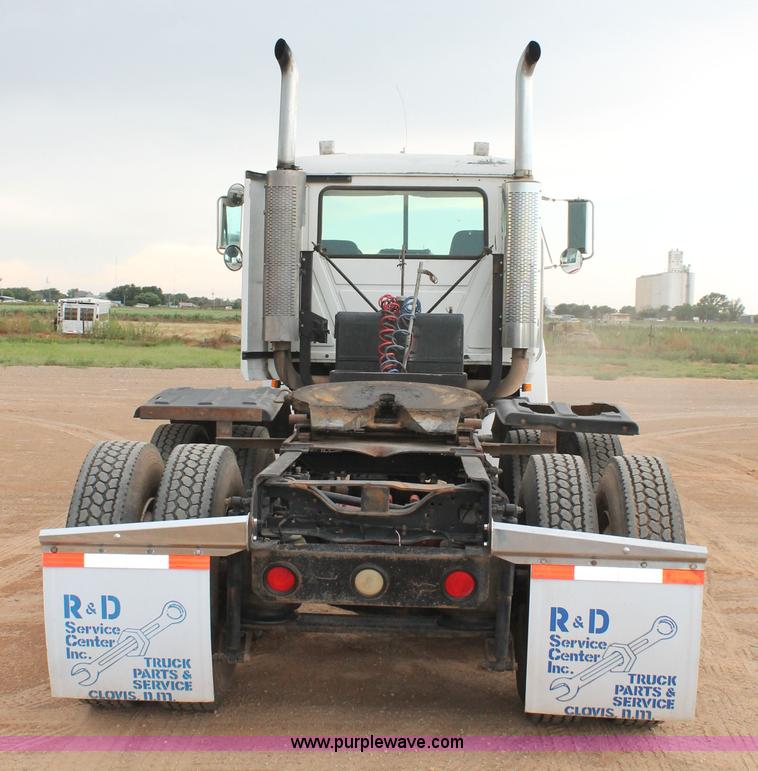 image for item L4370 1996 Mack CH613 semi truck