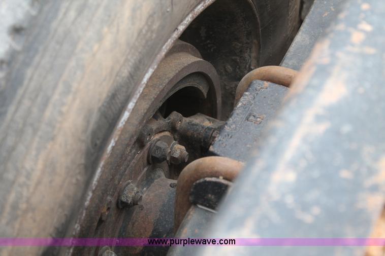 image for item L4370 1996 Mack CH613 semi truck