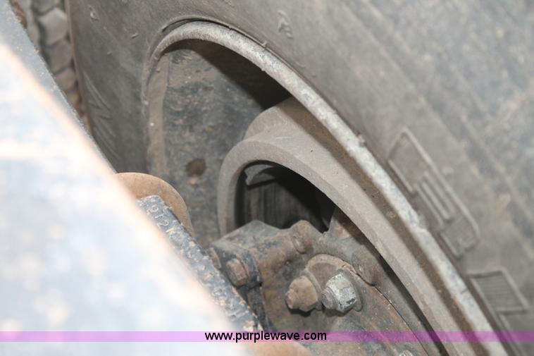 image for item L4370 1996 Mack CH613 semi truck