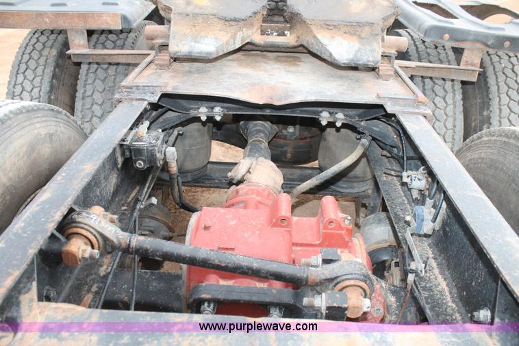 image for item L4370 1996 Mack CH613 semi truck