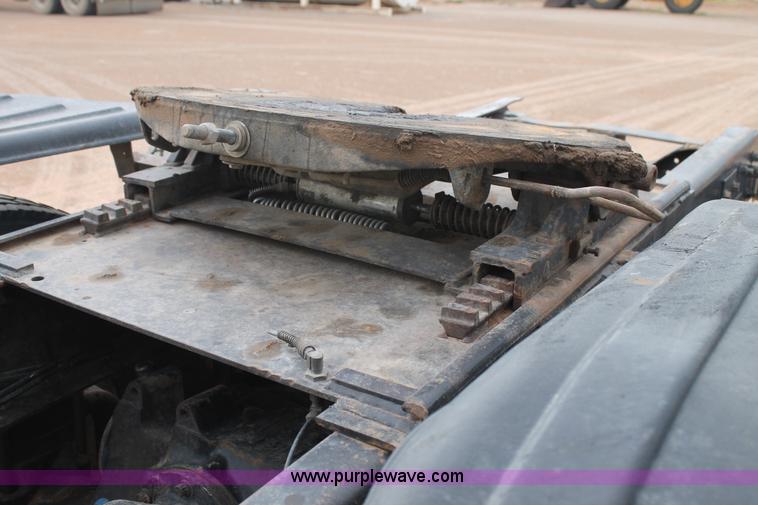 image for item L4370 1996 Mack CH613 semi truck