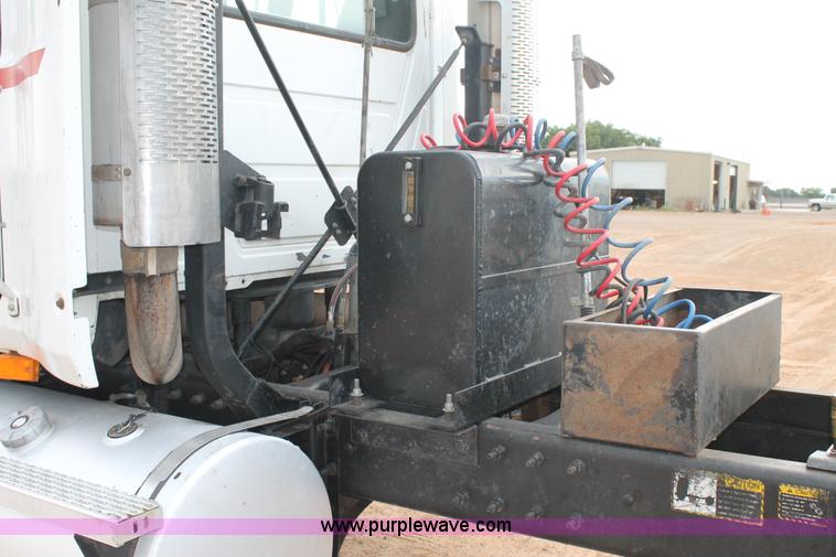 image for item L4370 1996 Mack CH613 semi truck