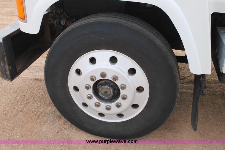 image for item L4370 1996 Mack CH613 semi truck