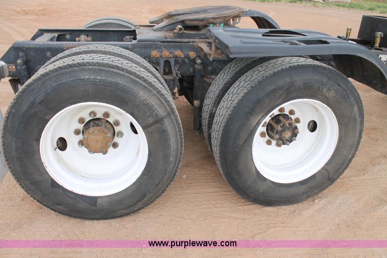 image for item L4370 1996 Mack CH613 semi truck