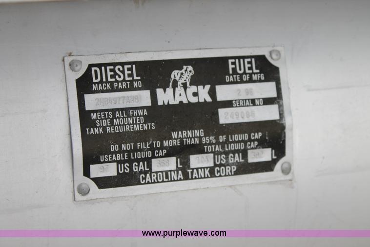 image for item L4370 1996 Mack CH613 semi truck