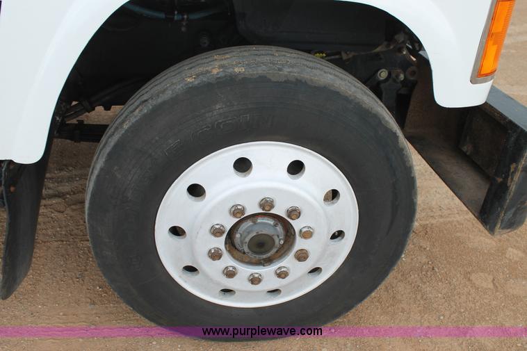 image for item L4370 1996 Mack CH613 semi truck