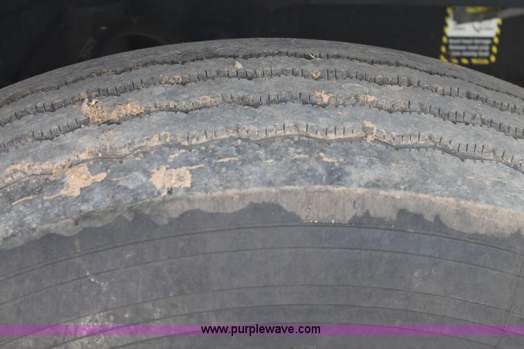 image for item L4370 1996 Mack CH613 semi truck