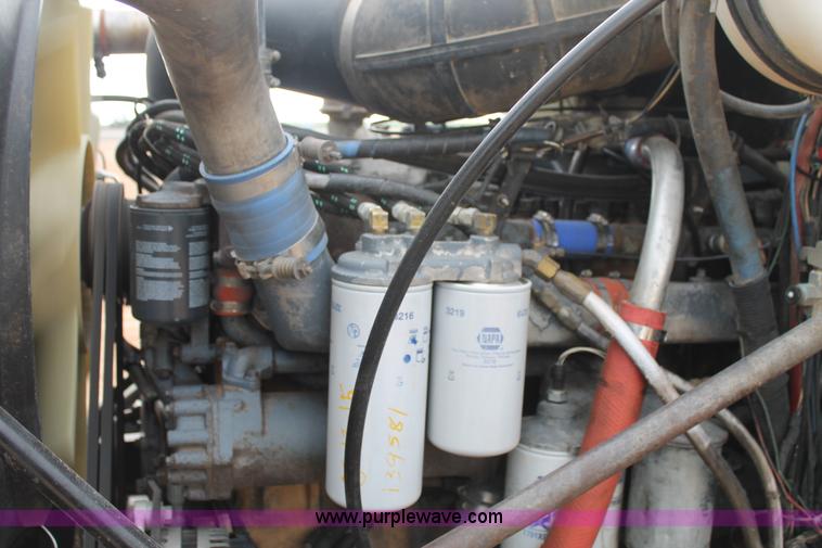 image for item L4370 1996 Mack CH613 semi truck