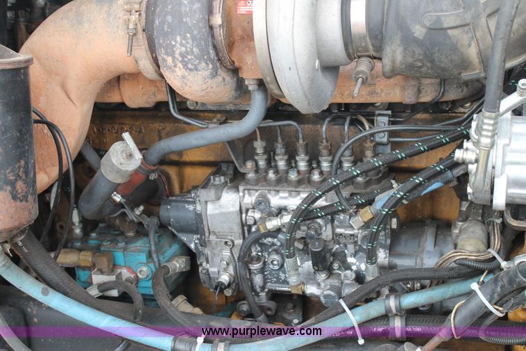 image for item L4370 1996 Mack CH613 semi truck