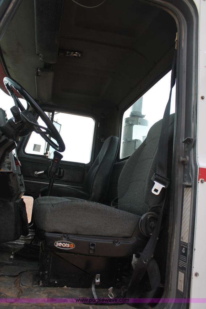 image for item L4370 1996 Mack CH613 semi truck