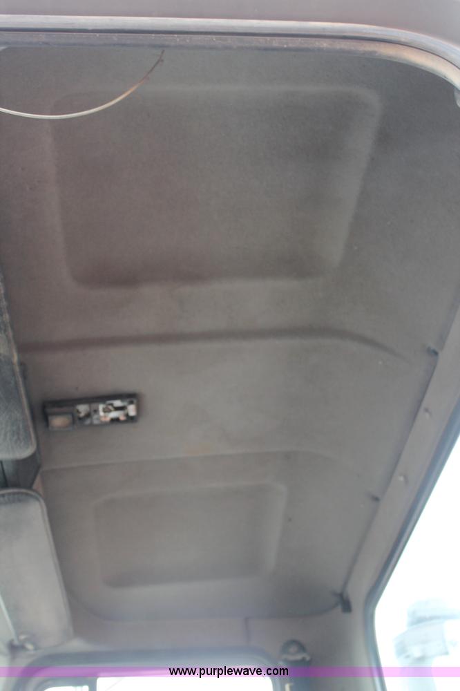 image for item L4370 1996 Mack CH613 semi truck