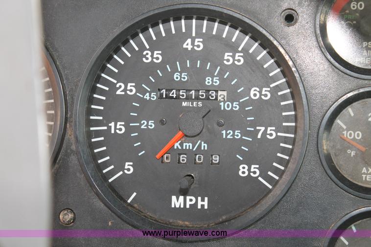 image for item L4370 1996 Mack CH613 semi truck