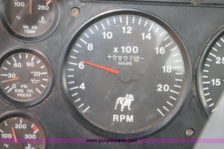 image for item L4370 1996 Mack CH613 semi truck