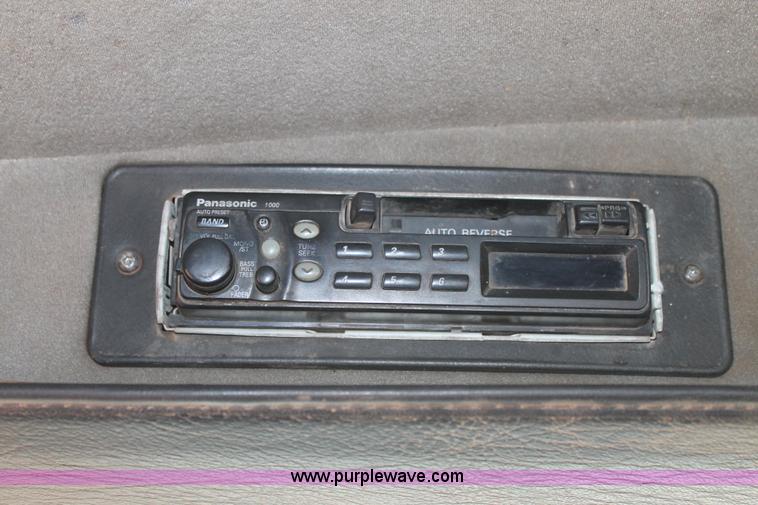 image for item L4370 1996 Mack CH613 semi truck