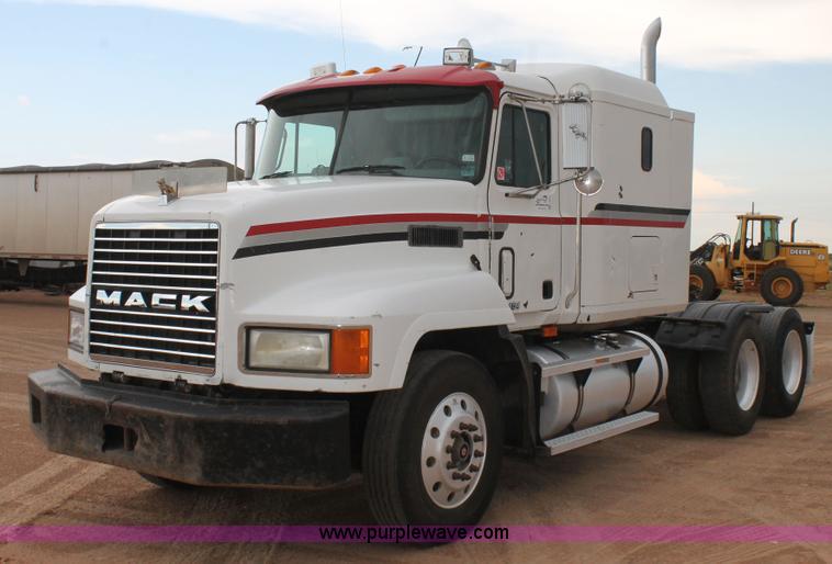 image for item L4372 1997 Mack CH613 semi truck