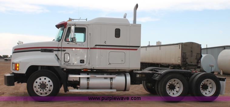 image for item L4372 1997 Mack CH613 semi truck