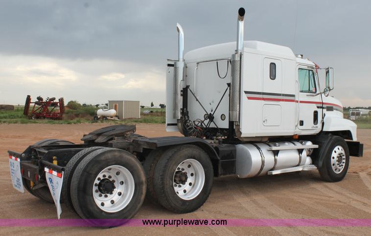 image for item L4372 1997 Mack CH613 semi truck