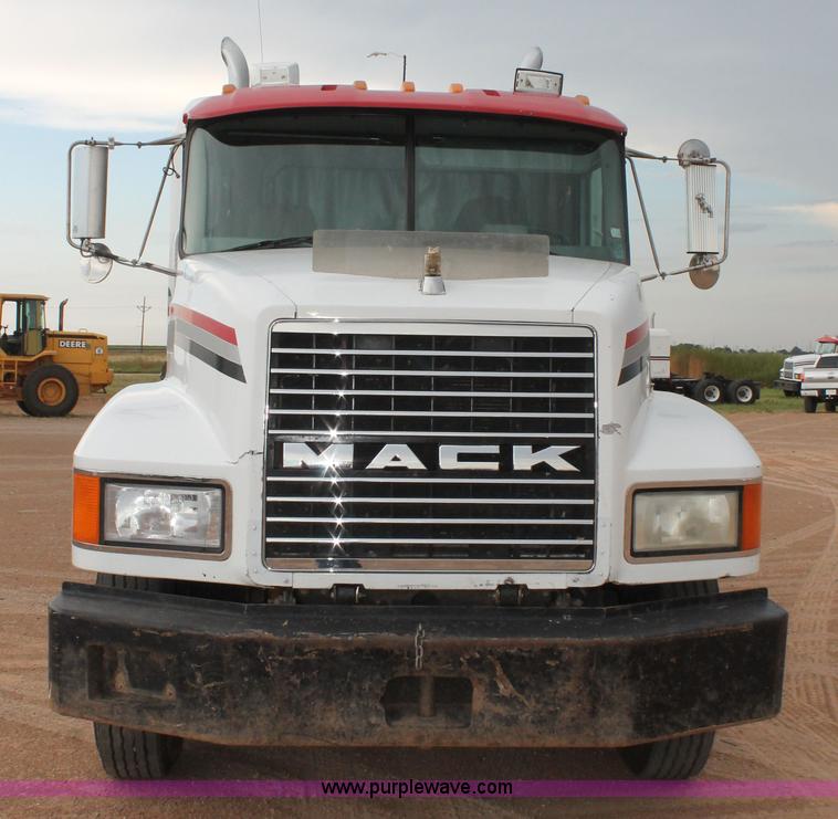 image for item L4372 1997 Mack CH613 semi truck