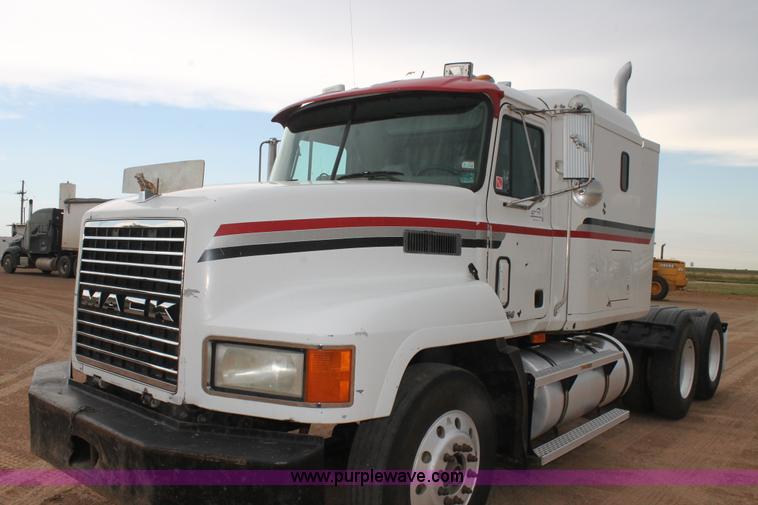 image for item L4372 1997 Mack CH613 semi truck
