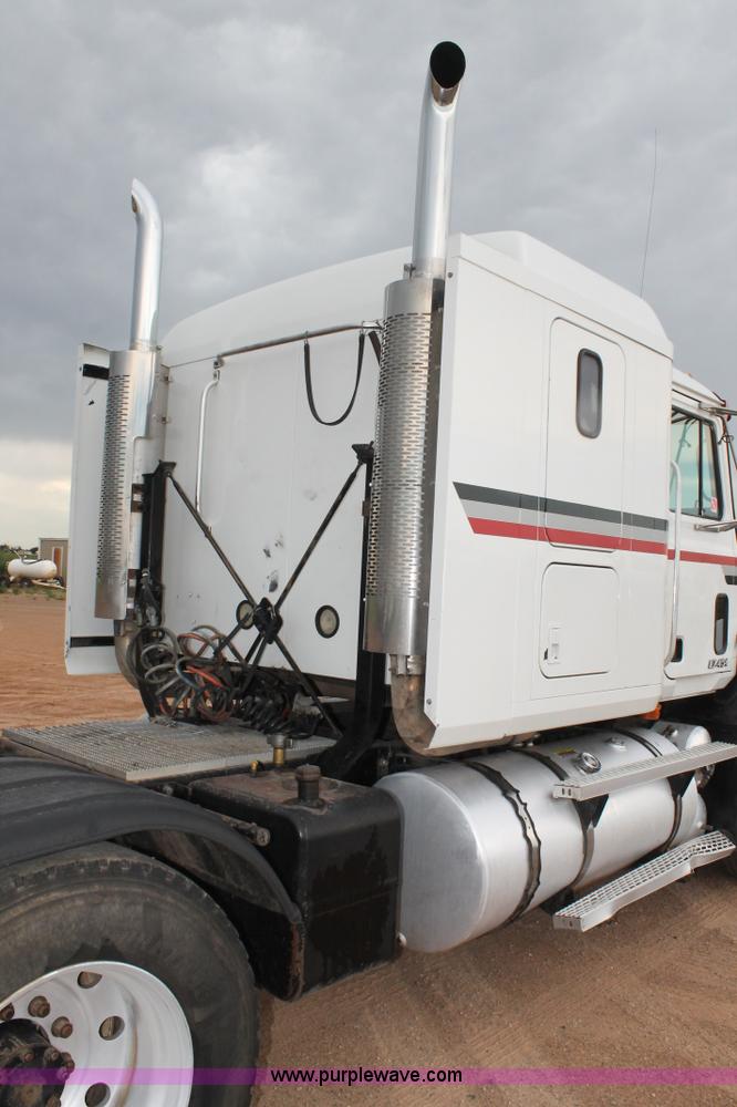 image for item L4372 1997 Mack CH613 semi truck